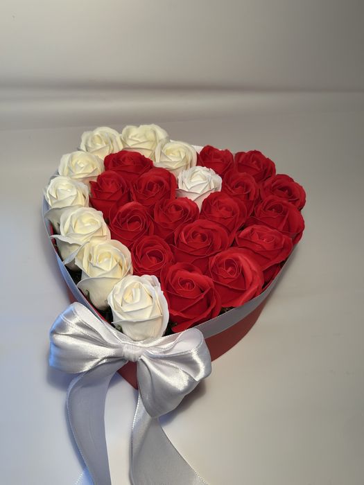 Cutie cu trandafiri de sapun parfumati