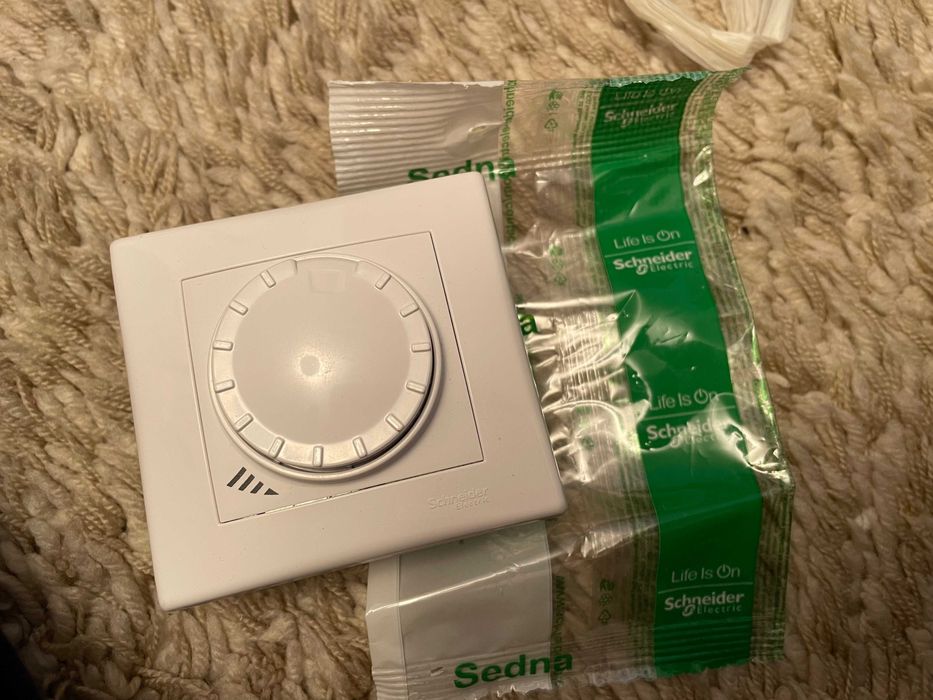 Variator Schneider SEDNA  pentru leduri bec cu Led 1000W SDN2200921
