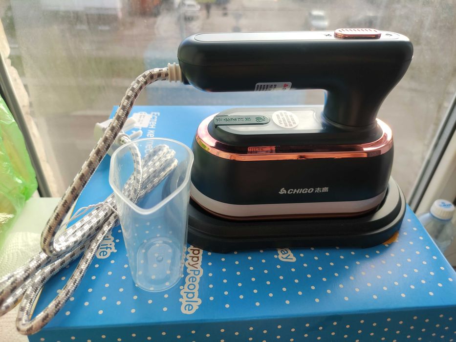 Отпариватель паровой утюг CHIGO