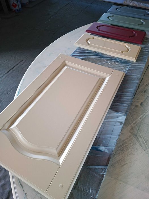 Execut fronturi vopsite/furniruite pentru bucatarii