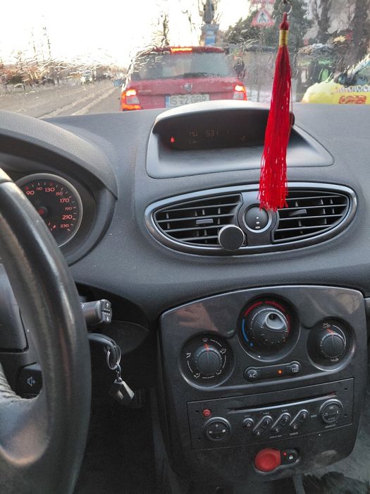 Vând Renault clio an fabricație 2007 motor 1.5 diesel detalii la tel