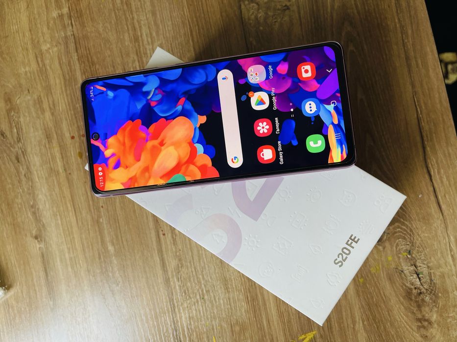 Samsung S20 FE с первый рук