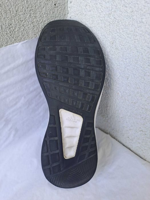 Продавам маратонки Адидас Adidas