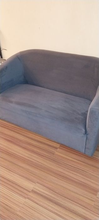 Малък диван, етажерка