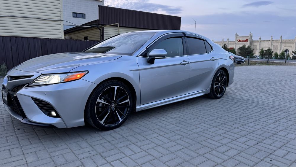 Продам камри     70