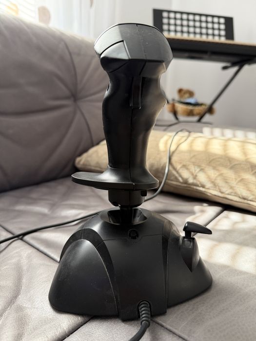 Joystick Thrustmaster USB pentru PC