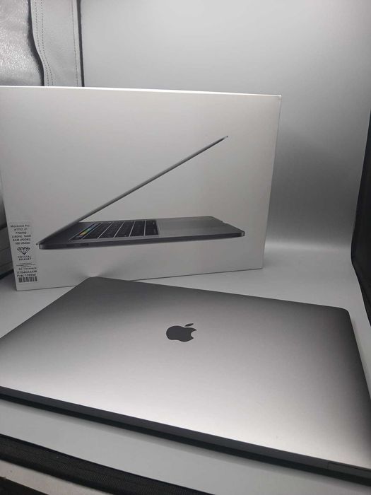 Laptop Apple Macbook Pro Late 2017 15inch A1707, i7-7700HQ 2.8GHz, 16GB RAM LPDDR3, SSD 256Gb