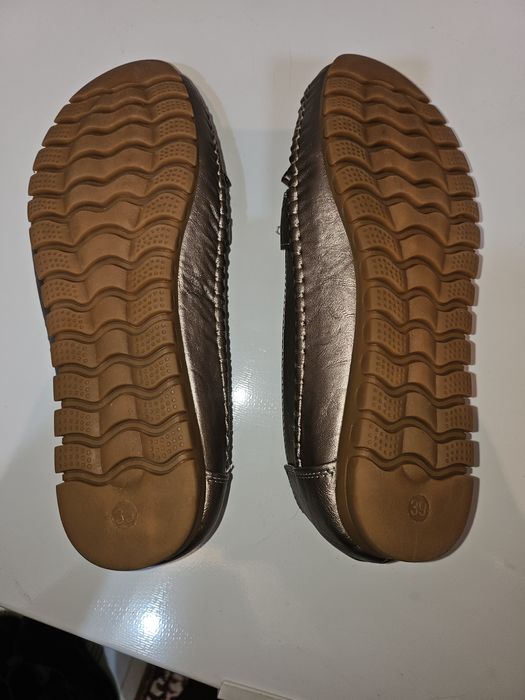 Продам мокасины новые