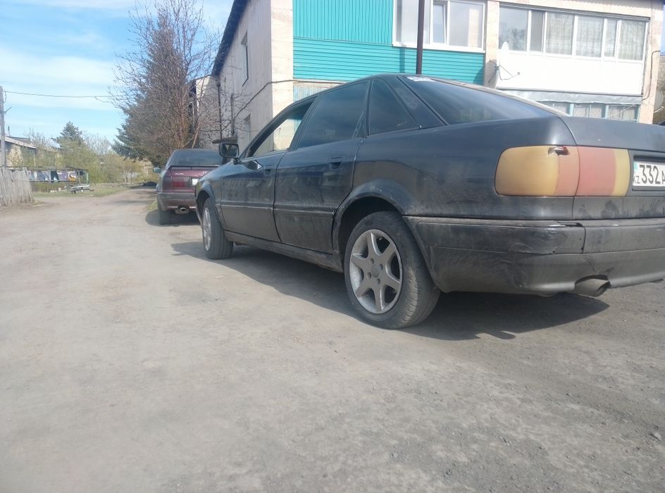 Продаем Ауди б4  год 1994