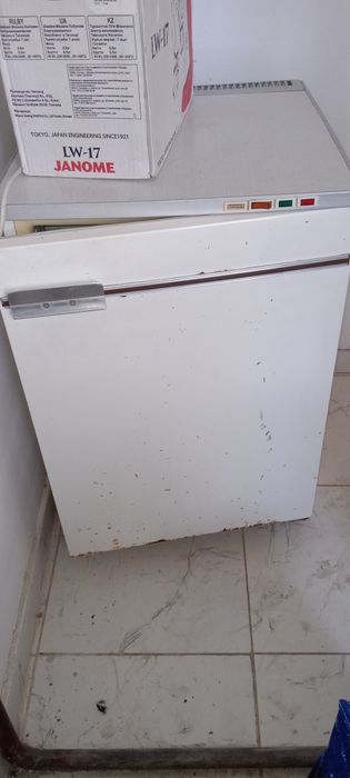 Холодильник и морозильник рабочий