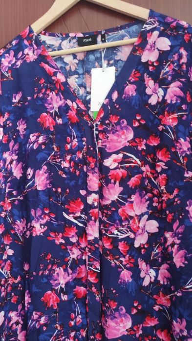 Рокля на цветя. Нова с етикет.