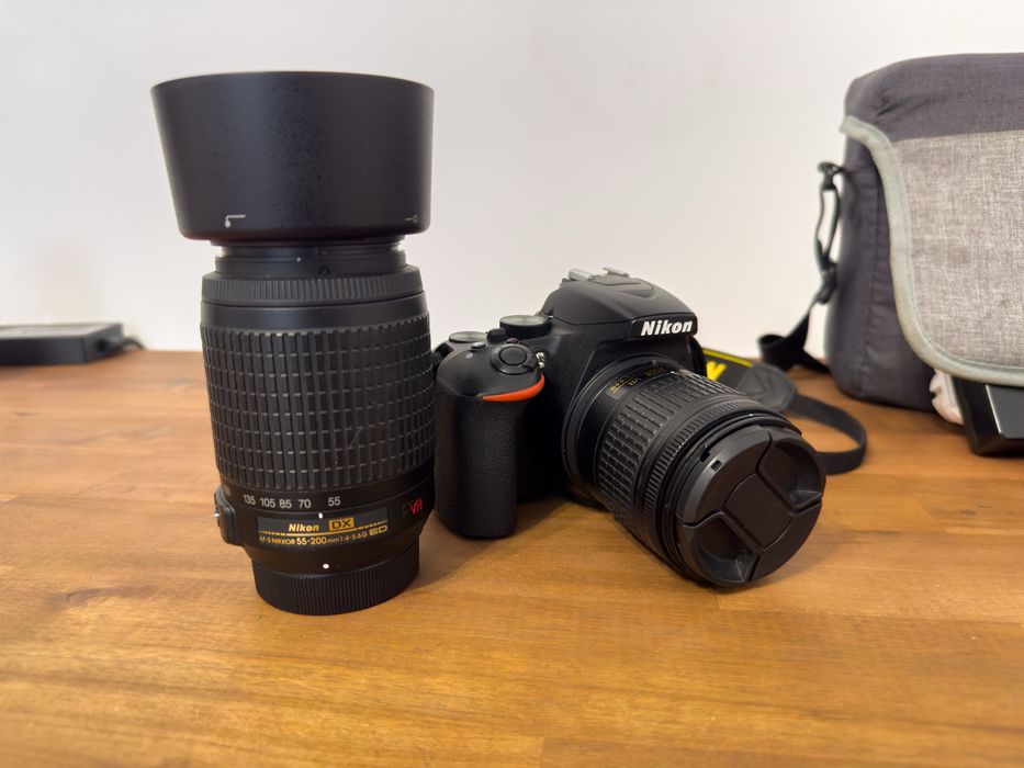 Nikon D3500 cu doua obiective
