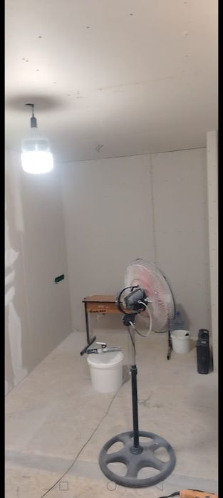 Делаю ремонт левкас штукатурка