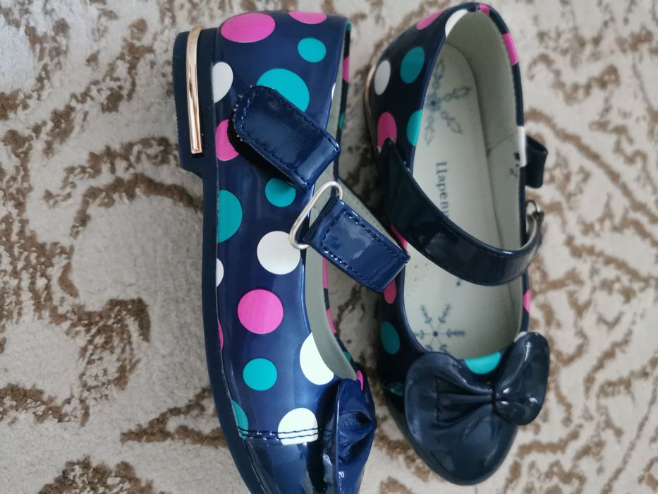 Обувь на девочку три пары новая