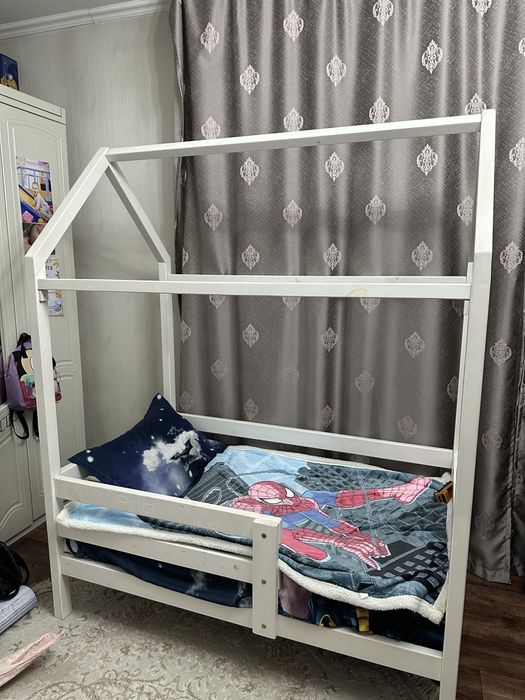 Детская кровать домик