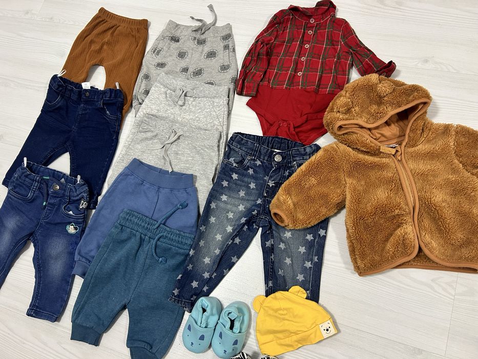 Lot haine bebelusi marimea 0/3 luni , 2/4 luni