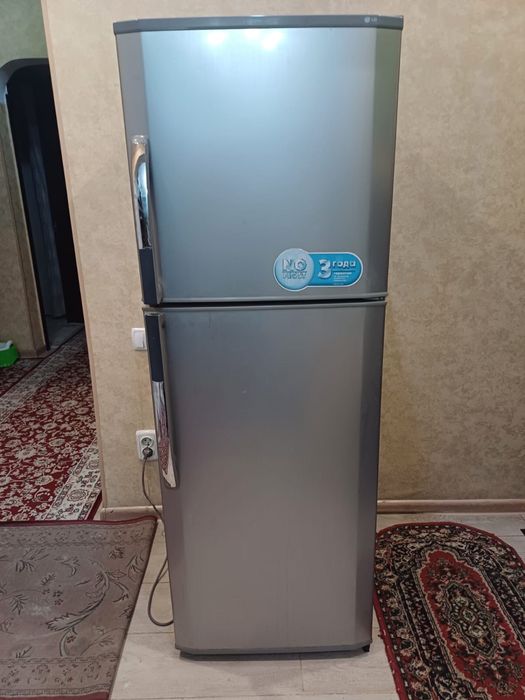 Продам 2-камерный холодильник LG No-frost. Есть возможность доставки