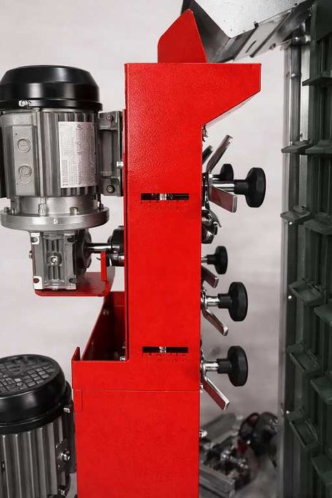 Sistem automat spargere nuci și alune cu separarea miezului de coaja