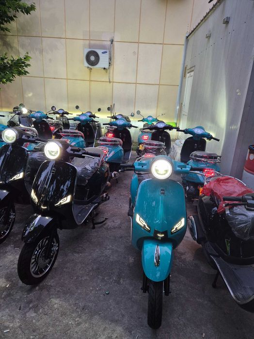 Vand flota de 22 scutere pe benzina fara permis - si 30 biciclete electrice
