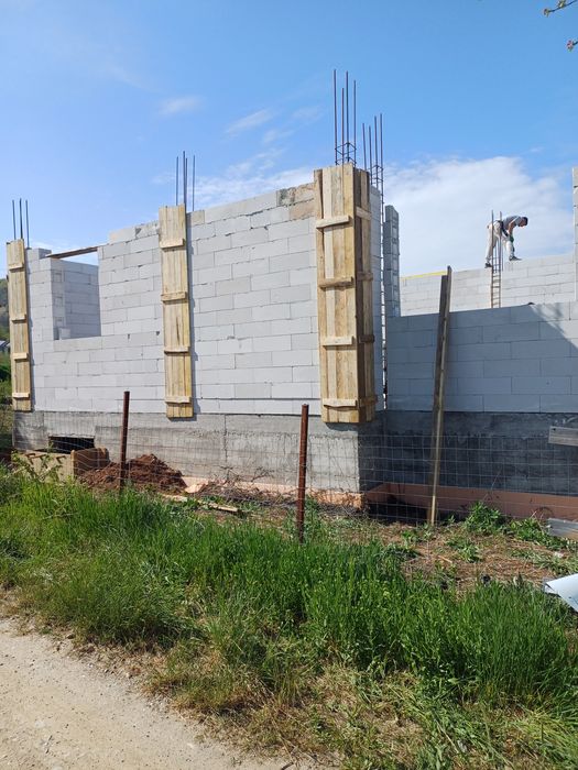 Executăm case la cheie