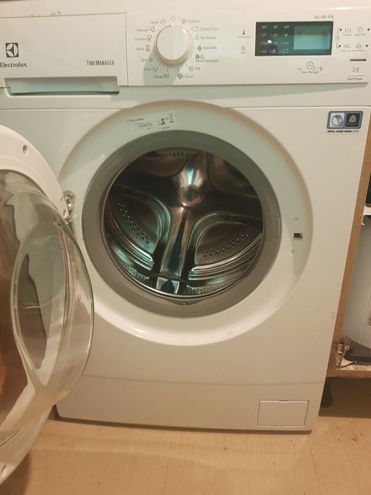 Продавам пералня Electrolux
