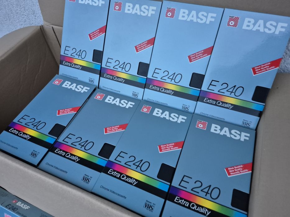 Vând lot 40 casete video VHS originale Basf, 240 minute cu filme

- 40