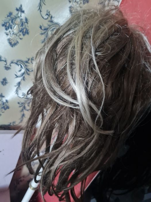 Продавам дълга перука