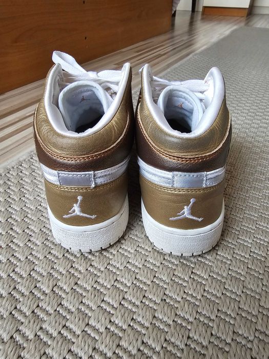 Air Jordan 1 Retro High Metallic White Gold 39 EU за Момиче