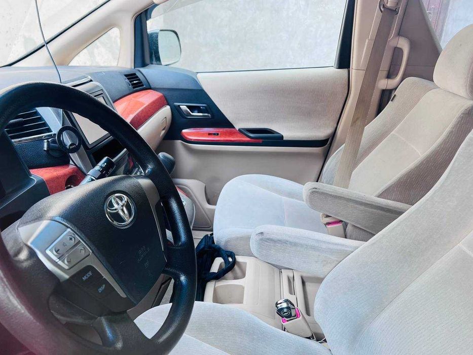 Toyota Alphard 2012