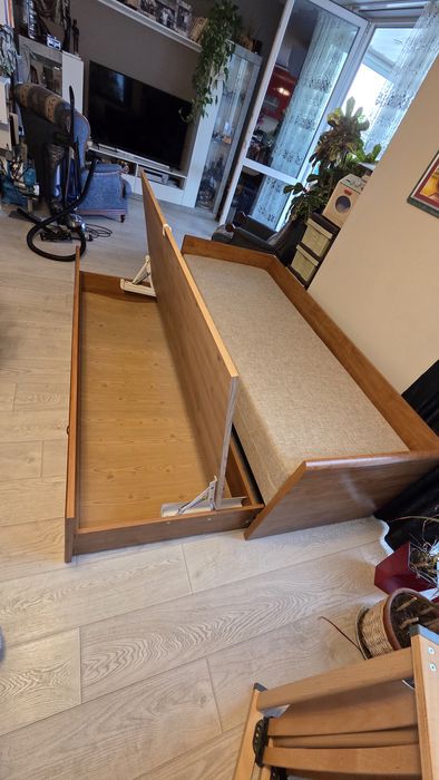 Легло с чекмедже и спалня