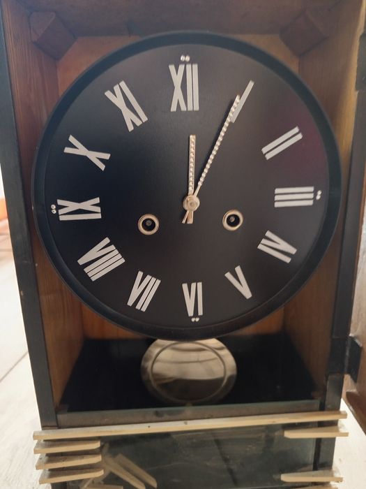 Продам часы зил и янтарь