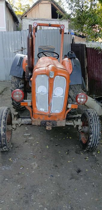 Vînd tractor fiat