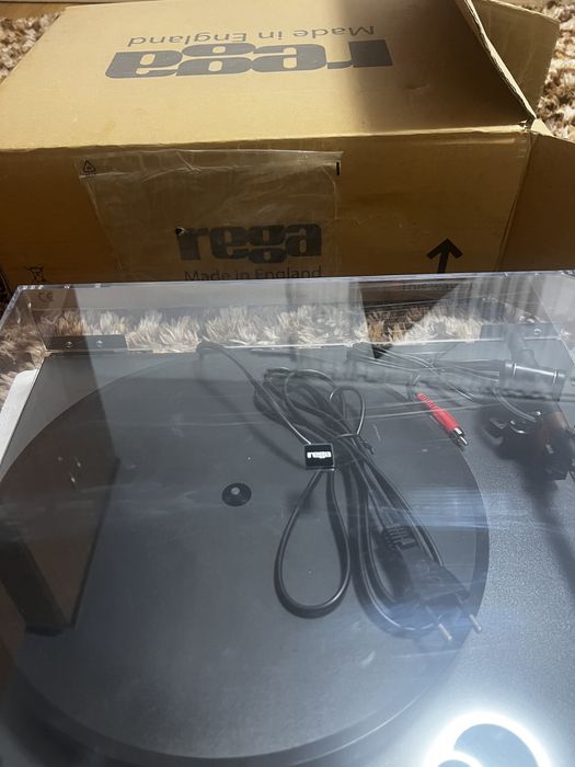 Vand gramofon rega planer 1 nou