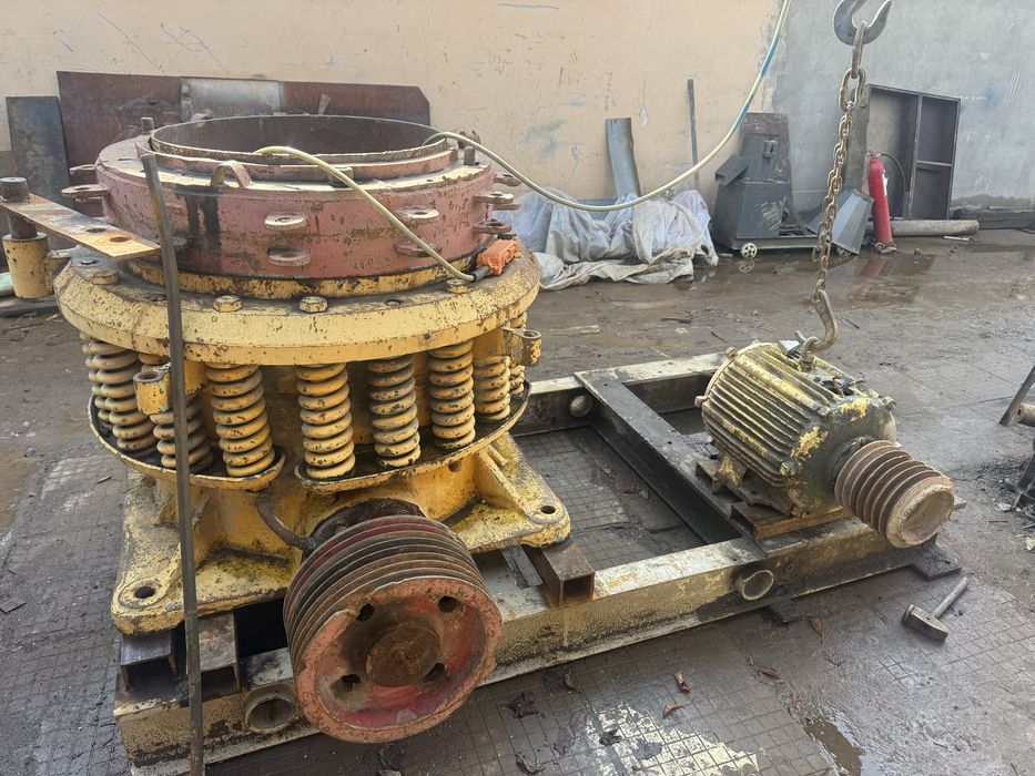 Konusniy drobilka KMD-630