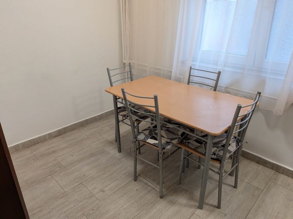 Inchiriez garsoniera zona Mall Vitan