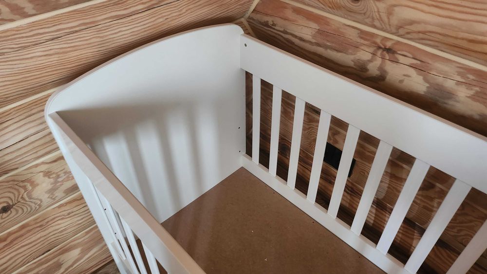 Дървена бебешка кошара