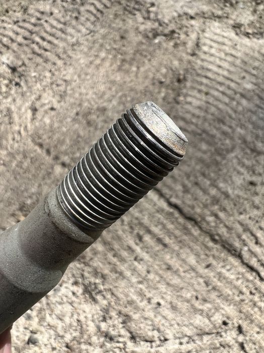 Продам крюк буксировочный Субару