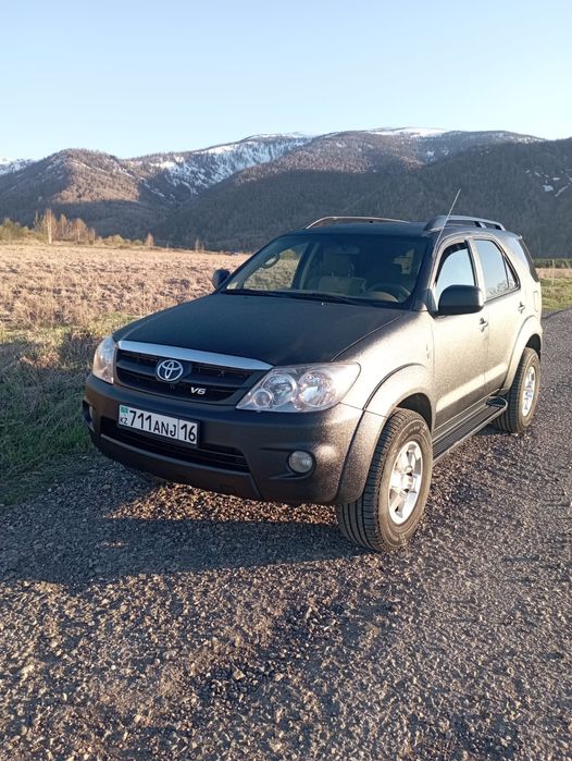 Продам машину Toyota  Fortuner