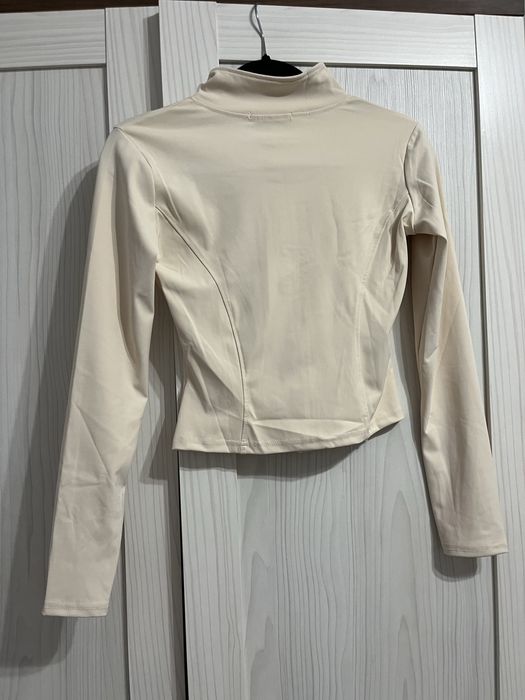 Jacketa sport ALO Yoga noua.