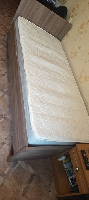 Кровать полуторка с  ортопедическим матрасом