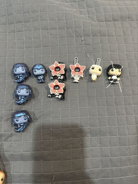 Продам фигурки очень странные дела