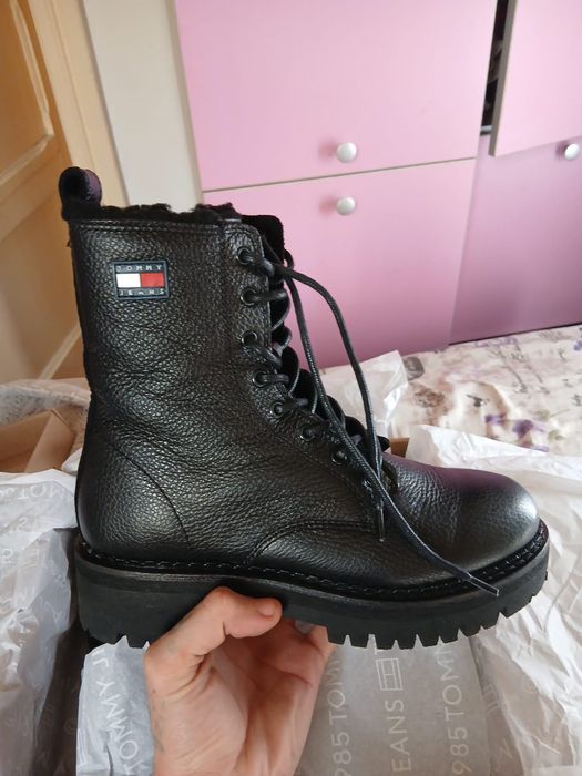 Vând ghete  Tomi Hilfiger