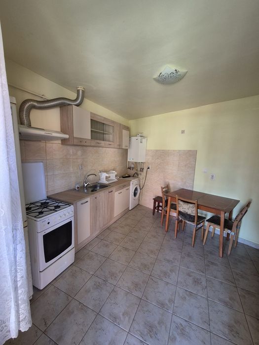 Închiriez  apartament la casa