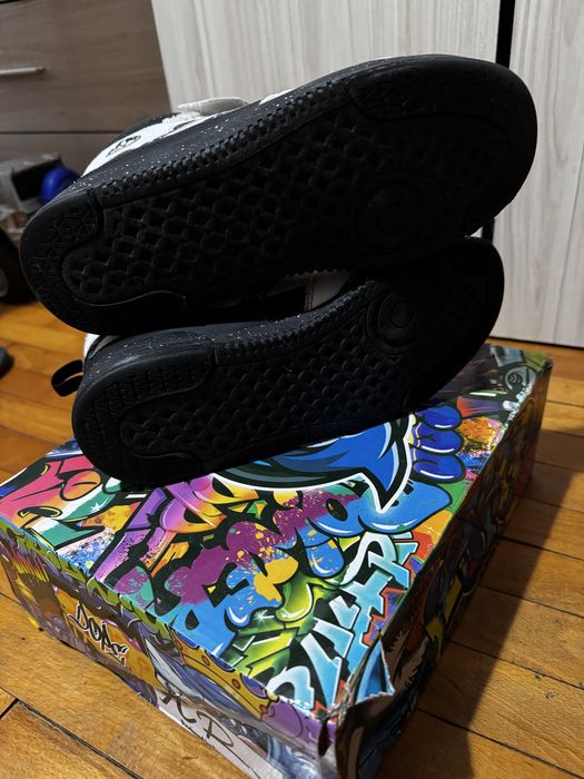 Маратонки APG - Анди Студио акулата