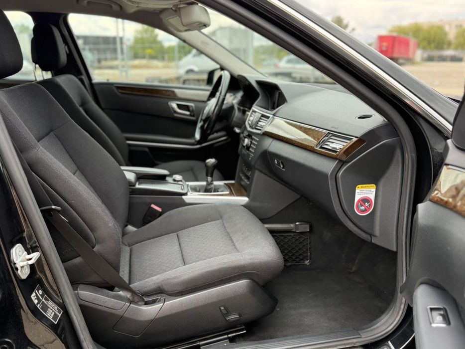 Mercedes E200 W212 2.2 CDI 136 CP BlueEfficiency Climatronic Pilot Automat Cârlig Stare Excelentă