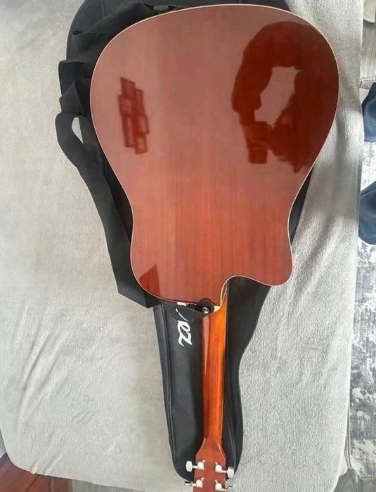Chitară electro-acustica