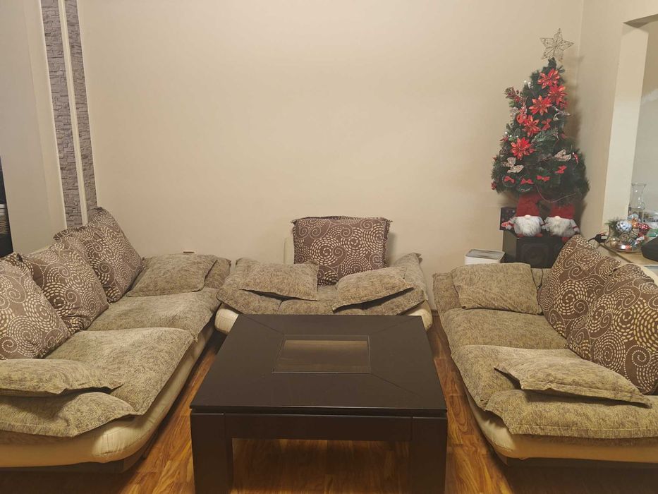 Холова гарнитура с маса