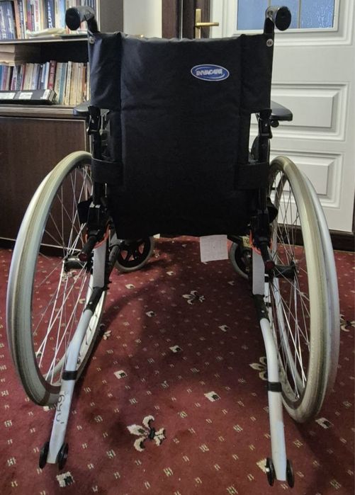 Scaun cu rotile pentru persoane cu dizabilități