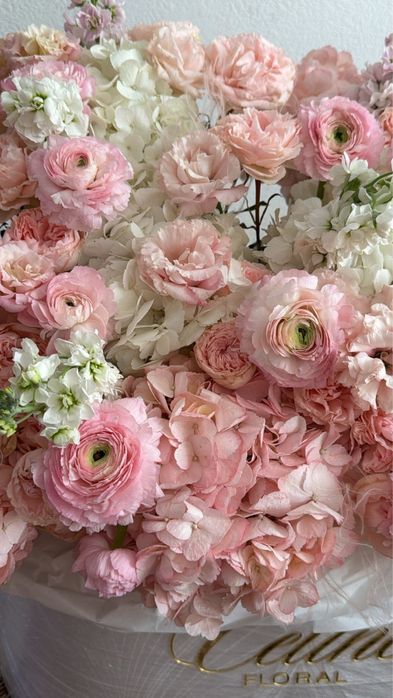 Огромный нежный букет