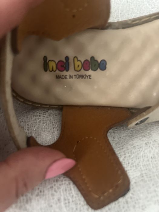 Продаются босаножки для девочки